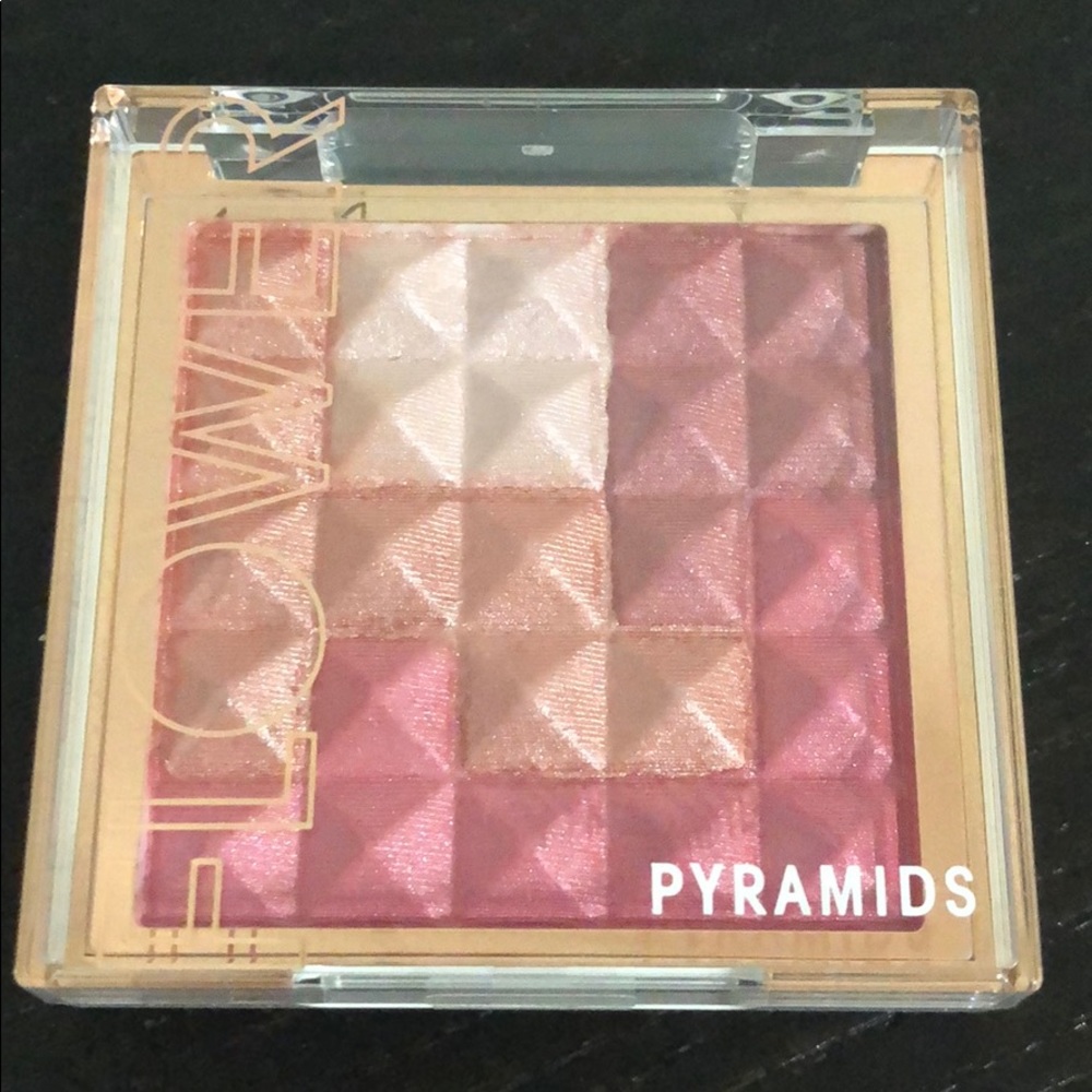 Pyramids cheek color